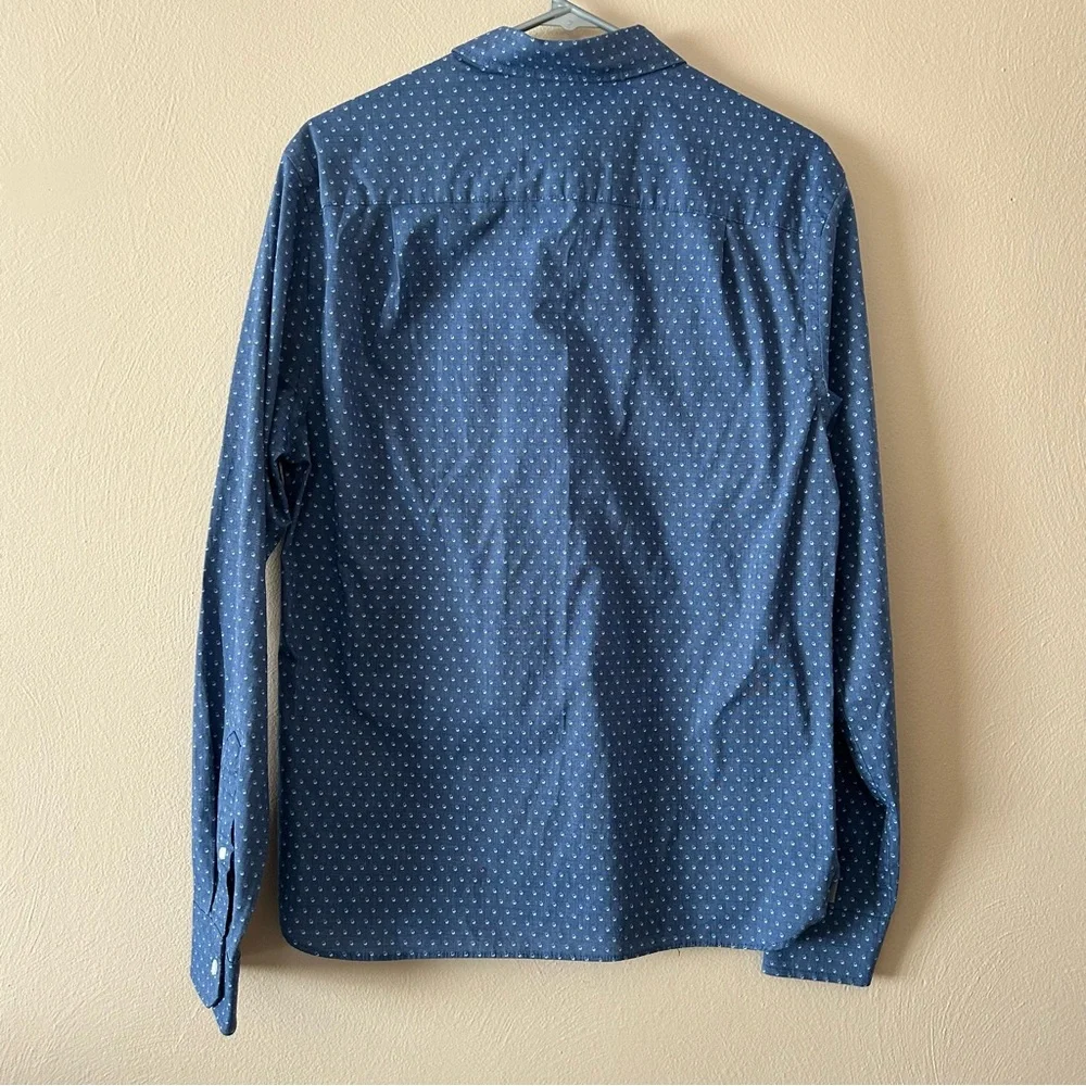 Van Heusen Never-Tuck Slim Fit Dress Shirt - Picture 4 of 6